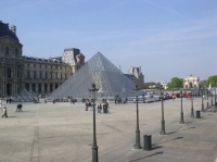 Louvre_pyramida